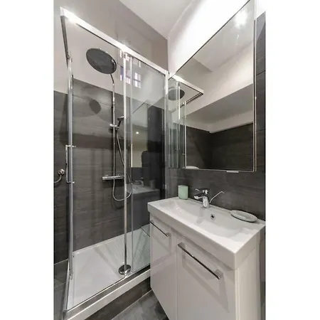 Joivy Elegant Flat For 7, In The Heart Of Genoa Apartment Exterior photo